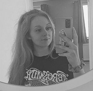 Meet your Posher, Elise